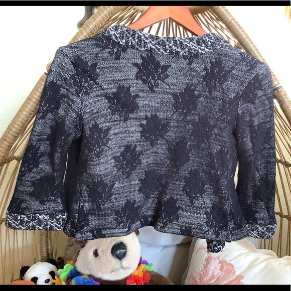 A sweater top - Picture 2 of 5